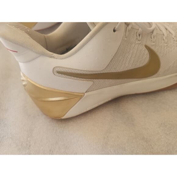 52425-107 Nike Kobe A.D. White/Metallic Gold Big Stage Size 9 - Picture 8 of 16